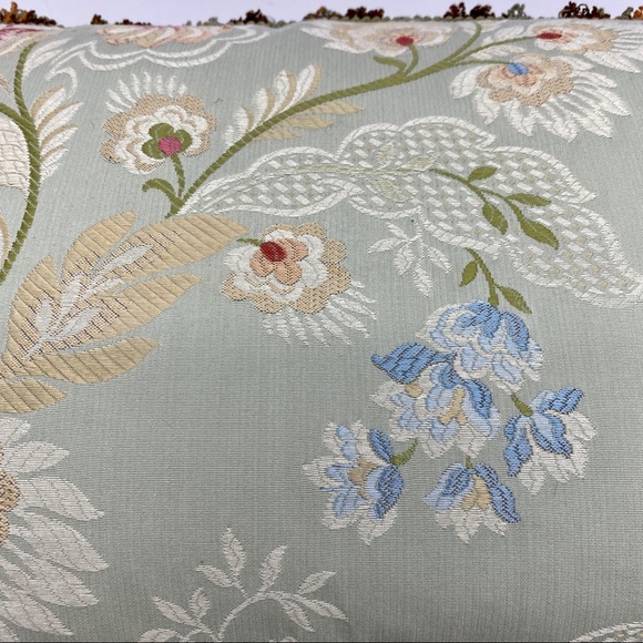 NWOT $250 Lillian August custom pillow - Picture 3 of 7